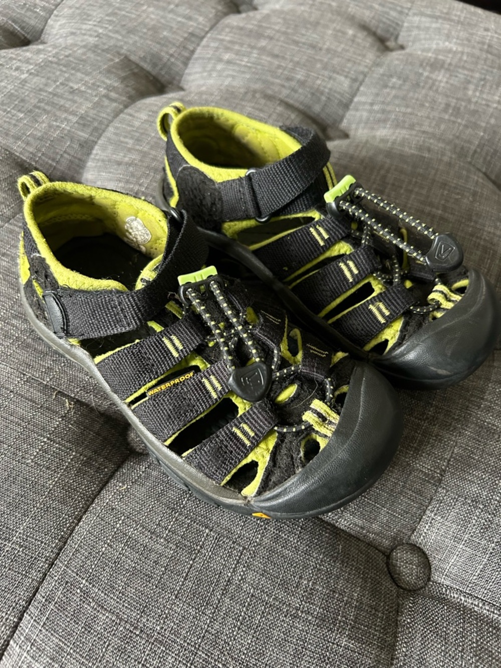 Keen Kids size 1 Black and Green Outdoor Sandals